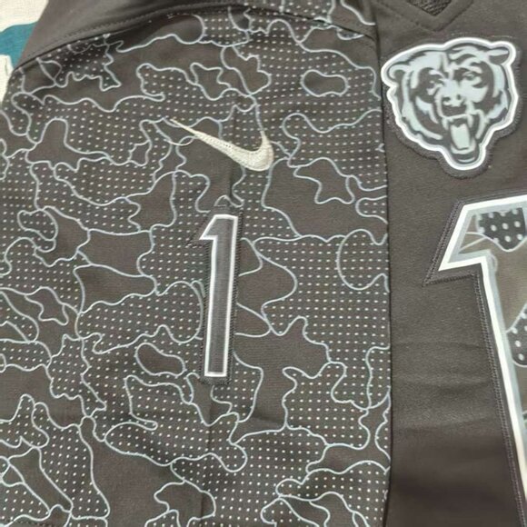 Nike Justin Fields #1 Black Chicago Bears Limited Jersey - Picture 4 of 7